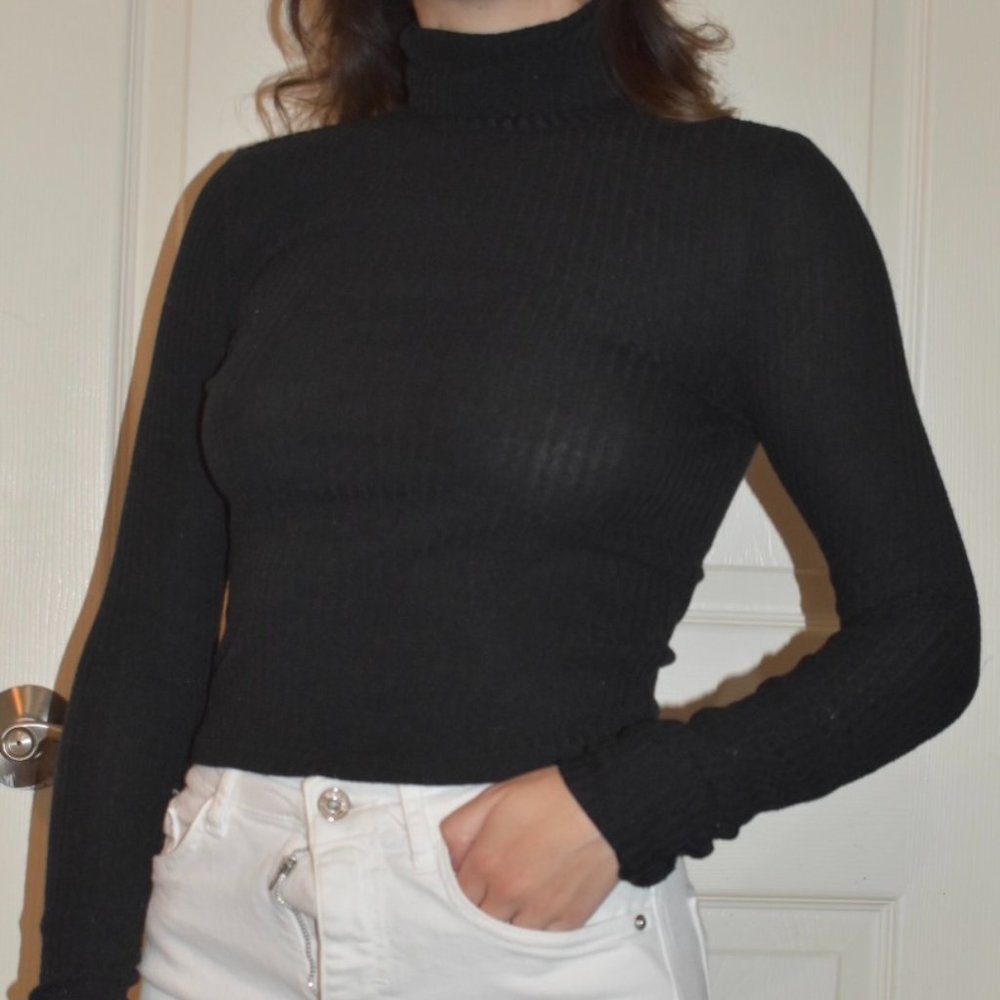 Black Turtleneck Longsleeve